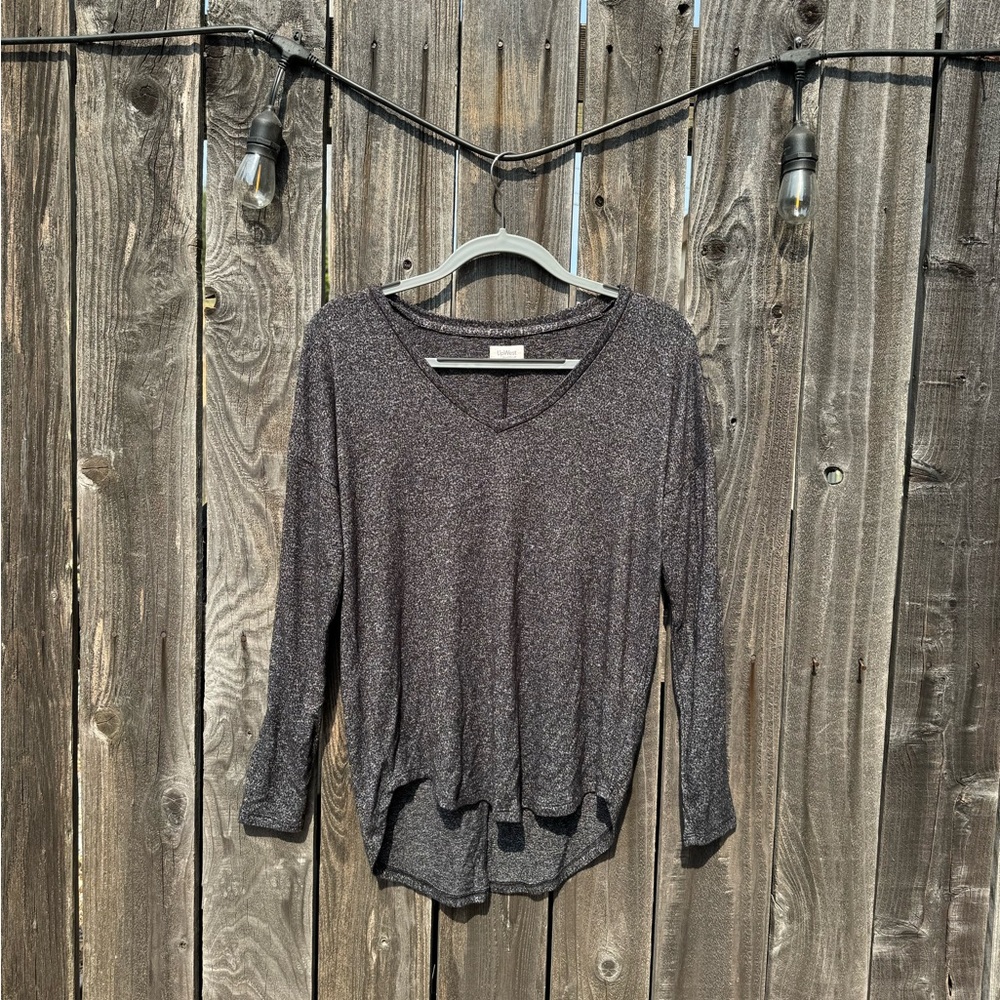 Upwest Heathered Charcoal Grey V Neck Long Sleeve Tee Size S great w/ leggings
